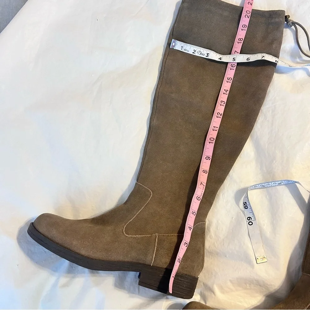 Adam Tucker by Mee Too Kody Acorn Suede Womens Knee High Boots Taupe Size 9.5